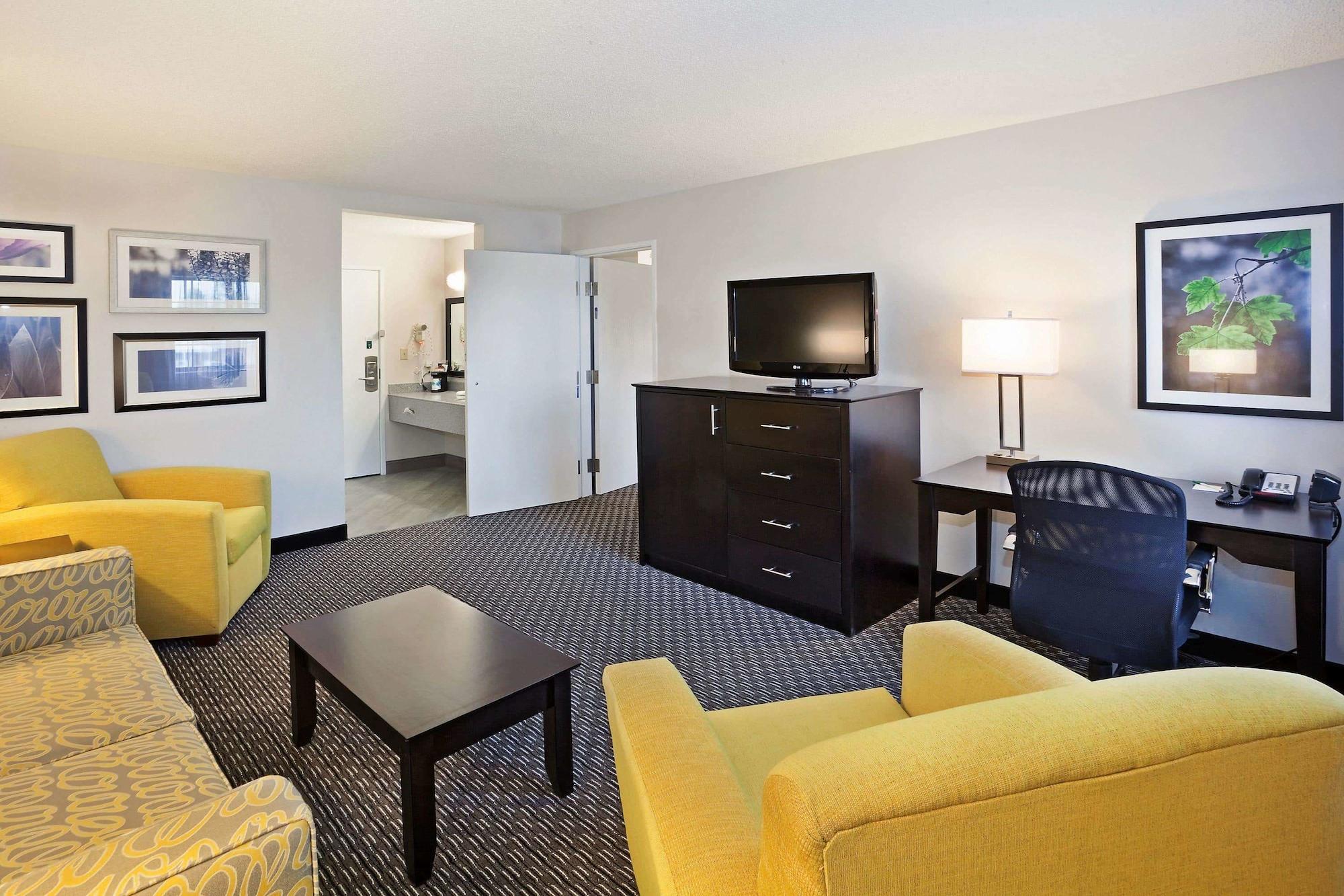 La Quinta By Wyndham Cleveland Macedonia Hotell Exteriör bild